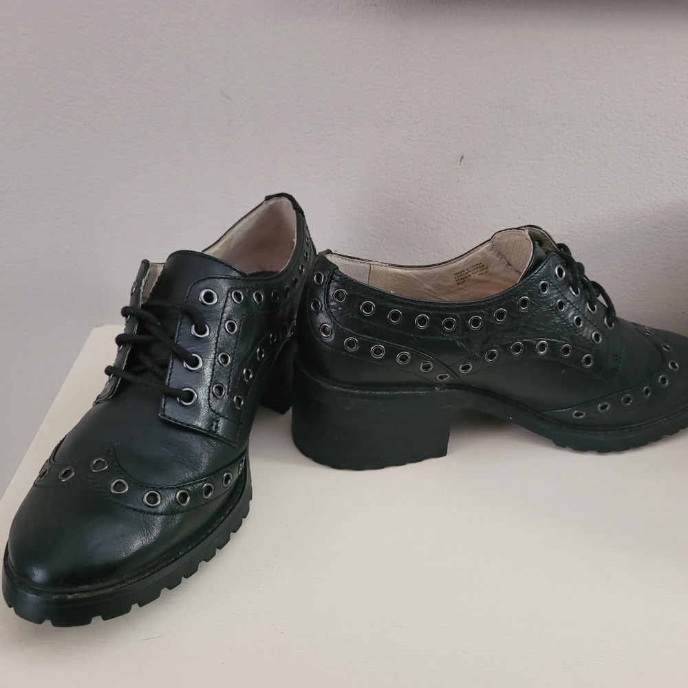 Michael kors Grommet oxfords size 8.5* - Picture 4 of 12